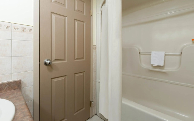 Super 8 by Wyndham Niagara Falls by the Falls