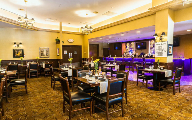 Crowne Plaza Edison by IHG