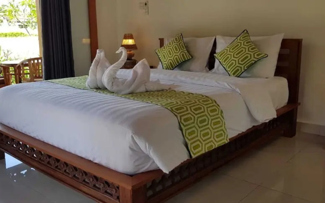 Green Coconut Cottage