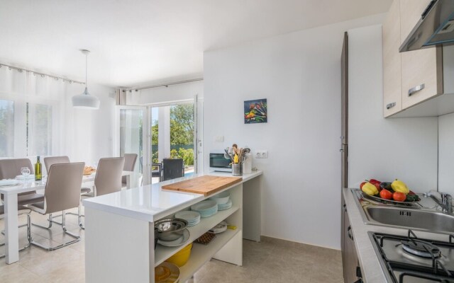 Beautiful Home in Kras With Wifi and 3 Bedrooms