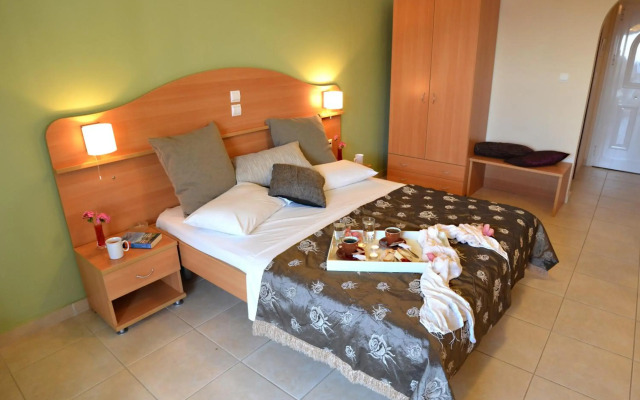Belussi Beach Hotel & Suites