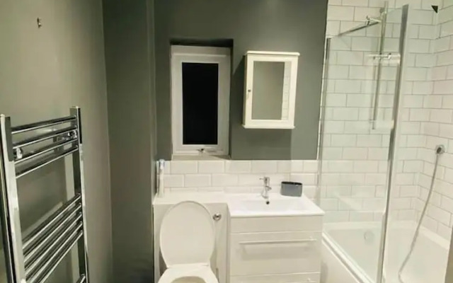 Lovely 2-bed House in Rochester