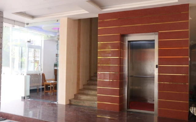 Saravanas Lodge