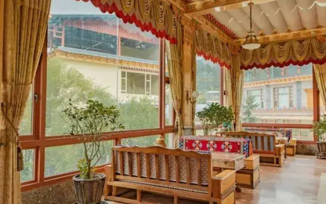 Villafound Shangri-La Womasto Resort