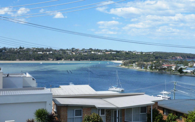 Pacific Heights Holiday Apartments and Munn’s Tower House