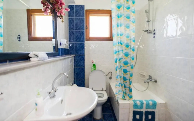 Levantes - Walk To Beach - AC WIFI