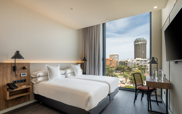 LIVVO Lumm Hotel 