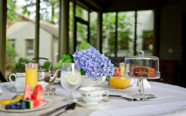 Stonehurst Place Bed & Breakfast