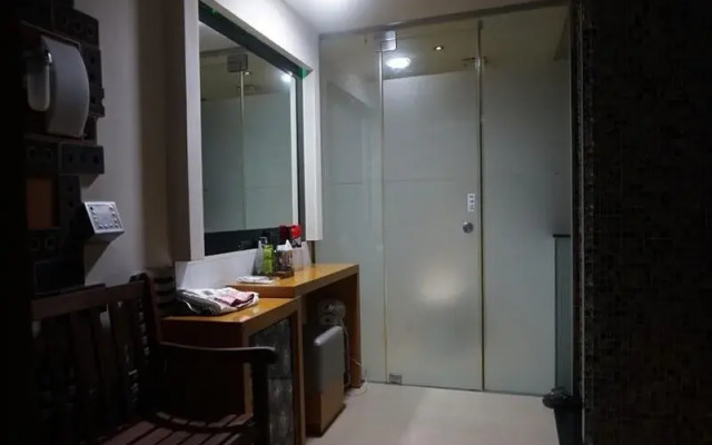 Pi Tourist Hotel