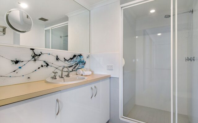 2 Bedroom Apartment located in central Broadbeach