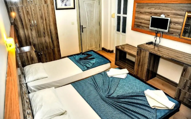 Beach Front Apartment Close to Centre of Side With all you Desire Sleeps up to 4