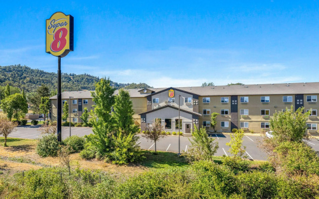 Super 8 by Wyndham Roseburg