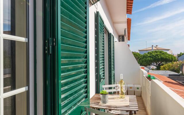 Faro Airport Flat 4 by Homing