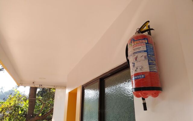 Iroomz Hotel Gananjaya - Hostel