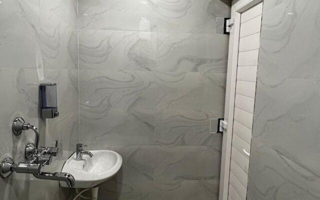 Hotel Divyakashi homestay