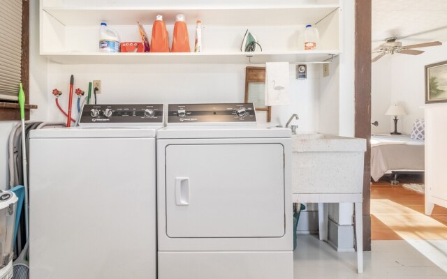 Rockwell Retreat 4 Bedroom Home by NW Comfy Cabins by RedAwning