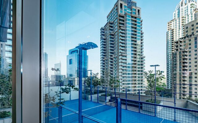 Unique bright studio with balcony in Marina Gate