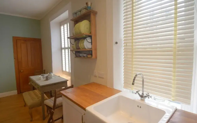 398 Avondale Place Apartment