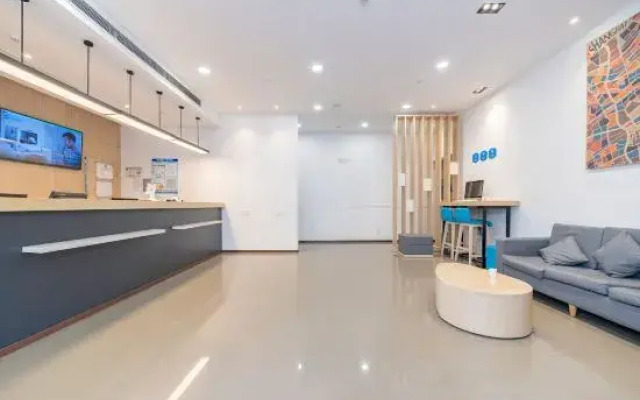 Only Court Hotel (Shanghai Wildlife Park Dachuan Road Branch)