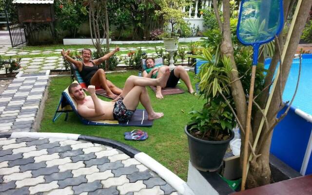 Lavinia Beach Hostel