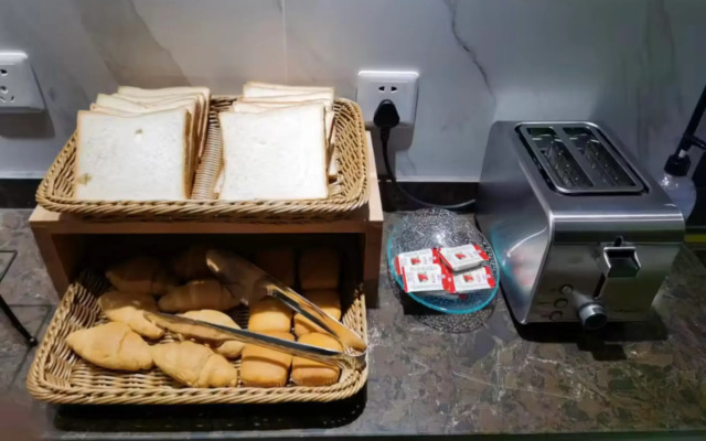 Yitel Collection (Shanghai Hongqiao Gubei Road, Yili Road Metro Station)