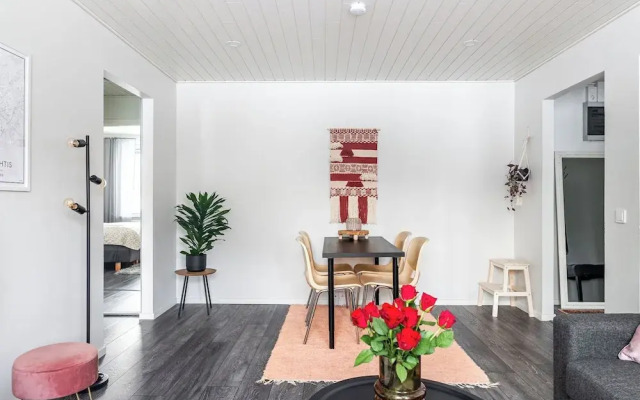 Bright 1BR Apartment next to the Beach