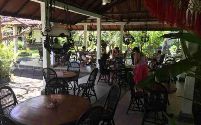 Rini Hotel