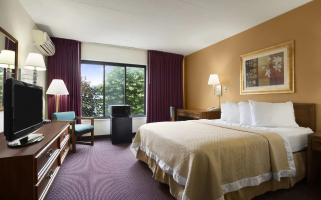 Ramada by Wyndham Pittsburgh/New Stanton
