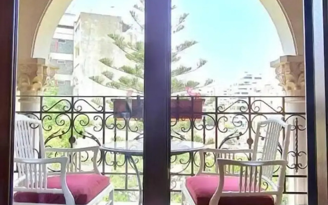 Q Hotel