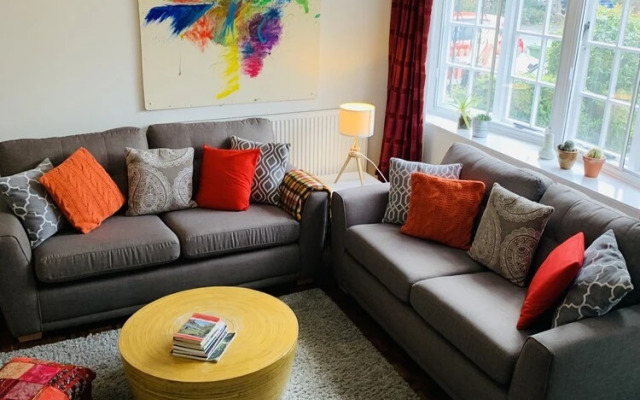Stylish Central House Next To Warwick Castle