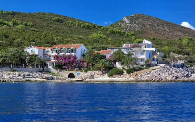 Apartments by the sea Cove Pokrivenik, Hvar - 5223