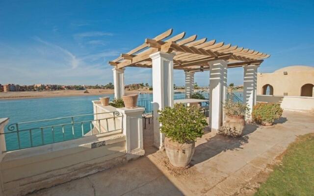 Chic 4-Bedroom White Villa for Rent in El Gouna Egypt