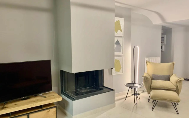 Fab New Flat in Central Athens w/ Acropolis Views