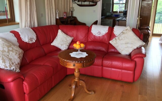 The Luxury Bluebell Apartment Suite With Wheelchair Access