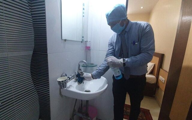 OYO 15144 Hotel Ankit