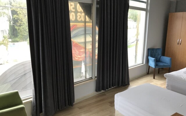 Ema Hotel
