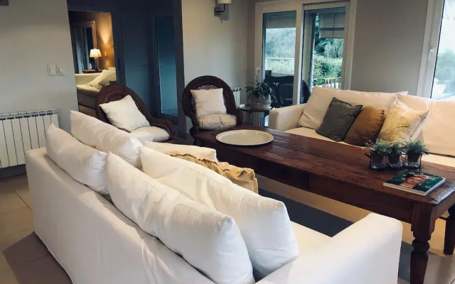 Acogedora Casa En Exclusivo Barrio