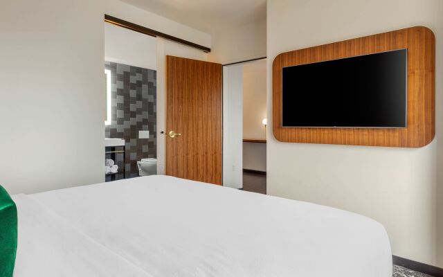 Cambria Hotel Boston Downtown - Seaport