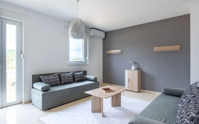 Lovely Apartment in Novalja near Sea Beach & Town Center