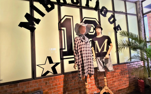 M Boutique Station 18