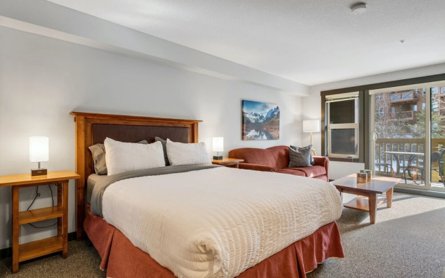 LARGE Studio | Ski In/Out | Pool & Hot Tubs | Central Upper Village Location