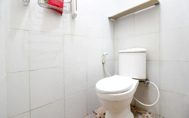 RedDoorz Plus near Stadion Mandala Krida