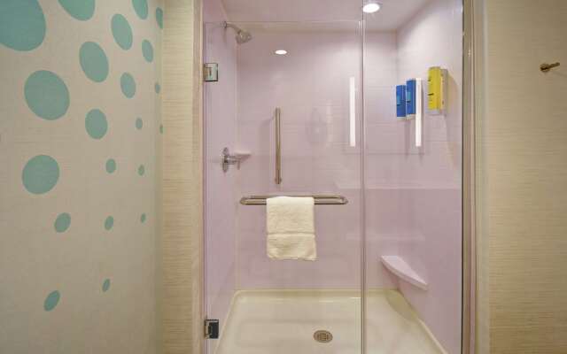 Tru by Hilton Sterling Heights Detroit