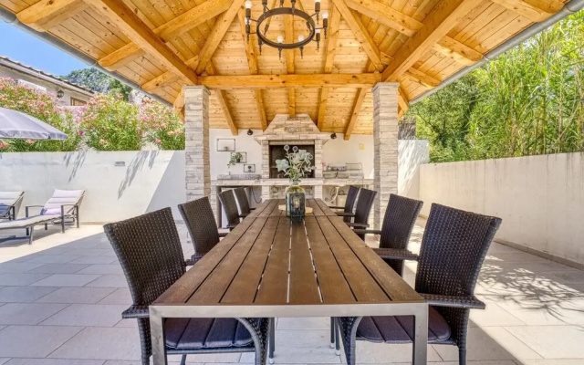 Pool House Edita