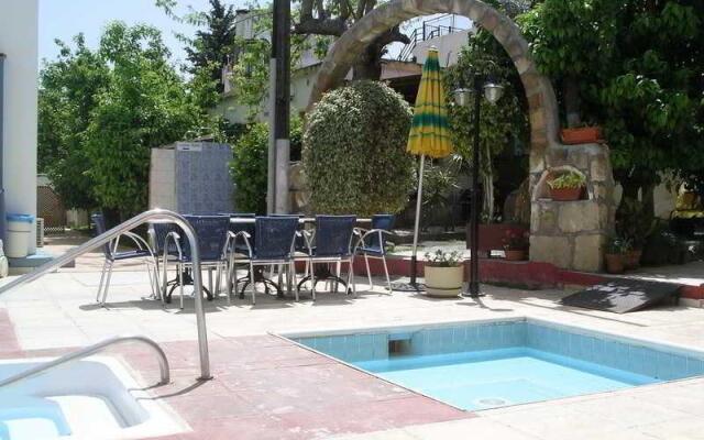 Hotel Renos Apartments