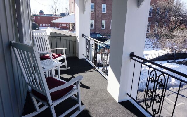 The Carriage House Inn