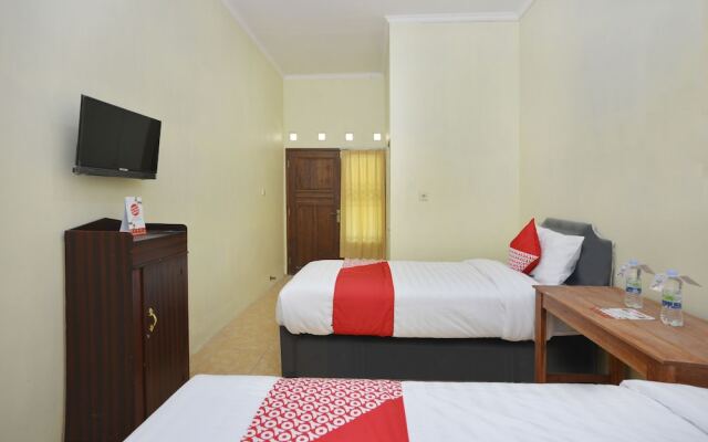 OYO 810 Idola Residence