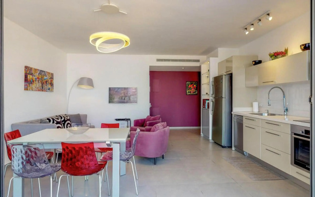 Luminous 3BR in Florentine