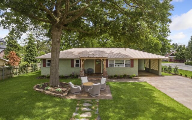 The Hepburn - Walk to Bville Square