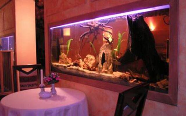 Piramida Hotel & Restaurant
